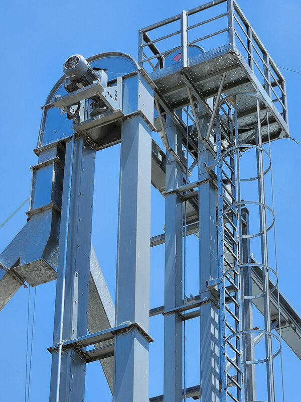 Large grain handling elevator in Queensland